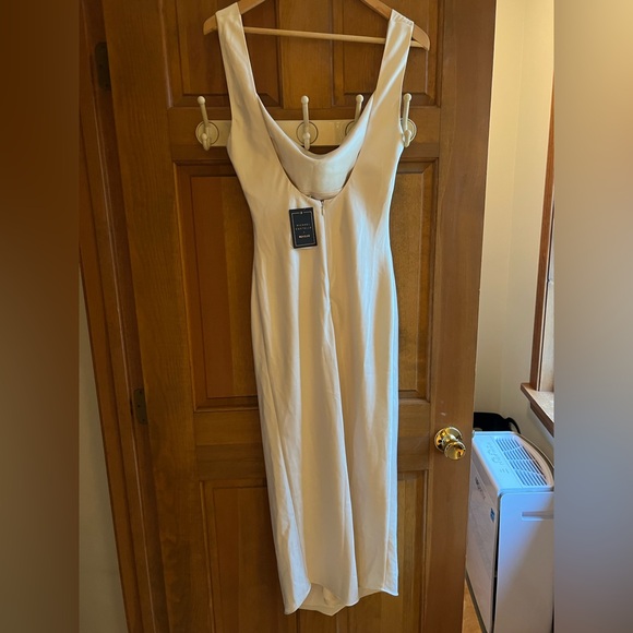 x REVOLVE Kylen Midi Dress in Ivory
Michael Costello - Picture 4 of 10